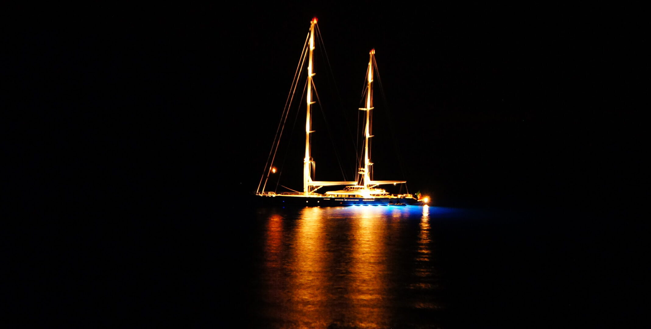 Yacht “Seven” ancorato nella rada di Capraia Isola