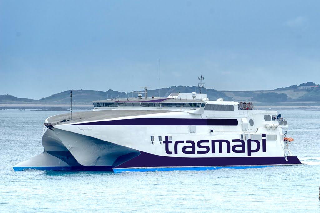 La compagnia spagnola Trasmapi acquista il catamarano Condor Rapide