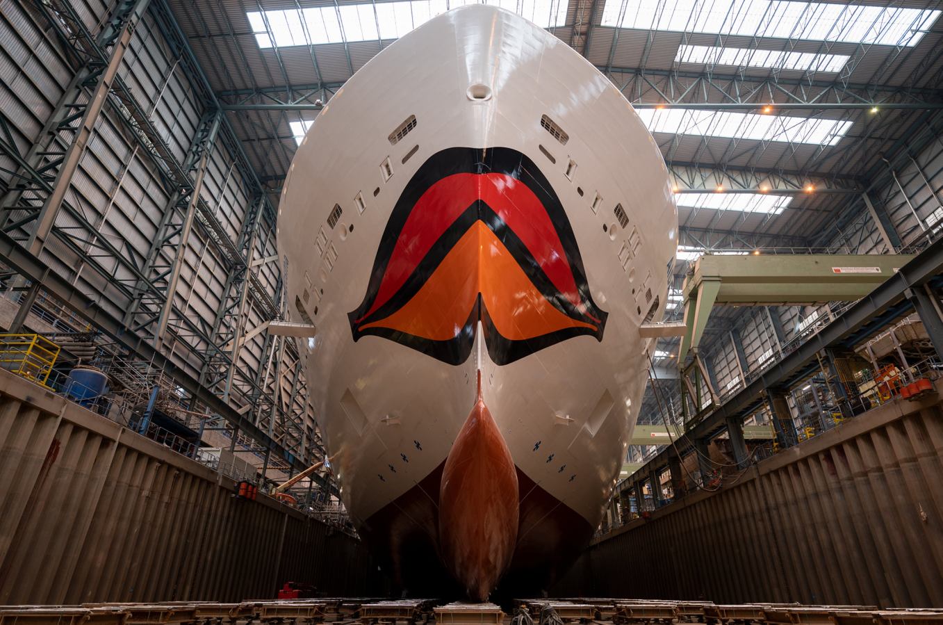 Il cantiere navale tedesco Meyer Werft vara la nuova nave di classe excellence:AidaCosma