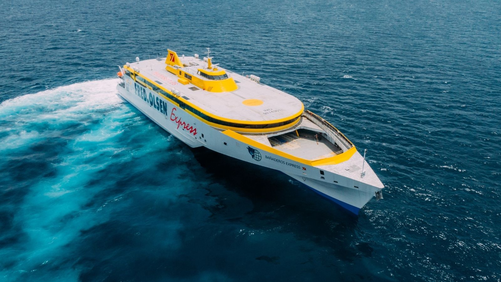 Il nuovo trimarano Bañaderos Express completa le sue prove in mare
