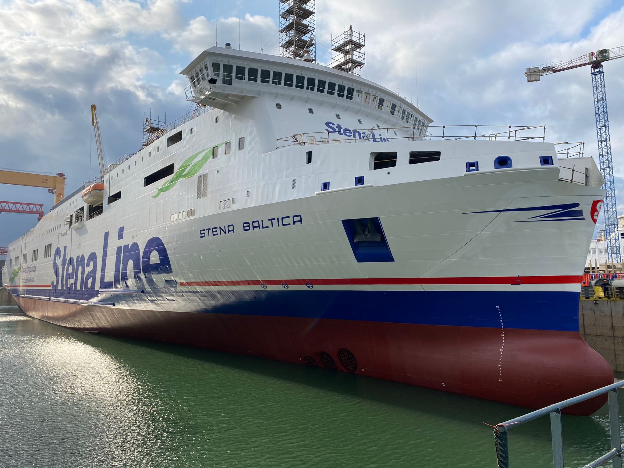 Stena Mersey tocca di nuovo il mare con il nuovo nome di Stena Baltica e completamente rinnovata