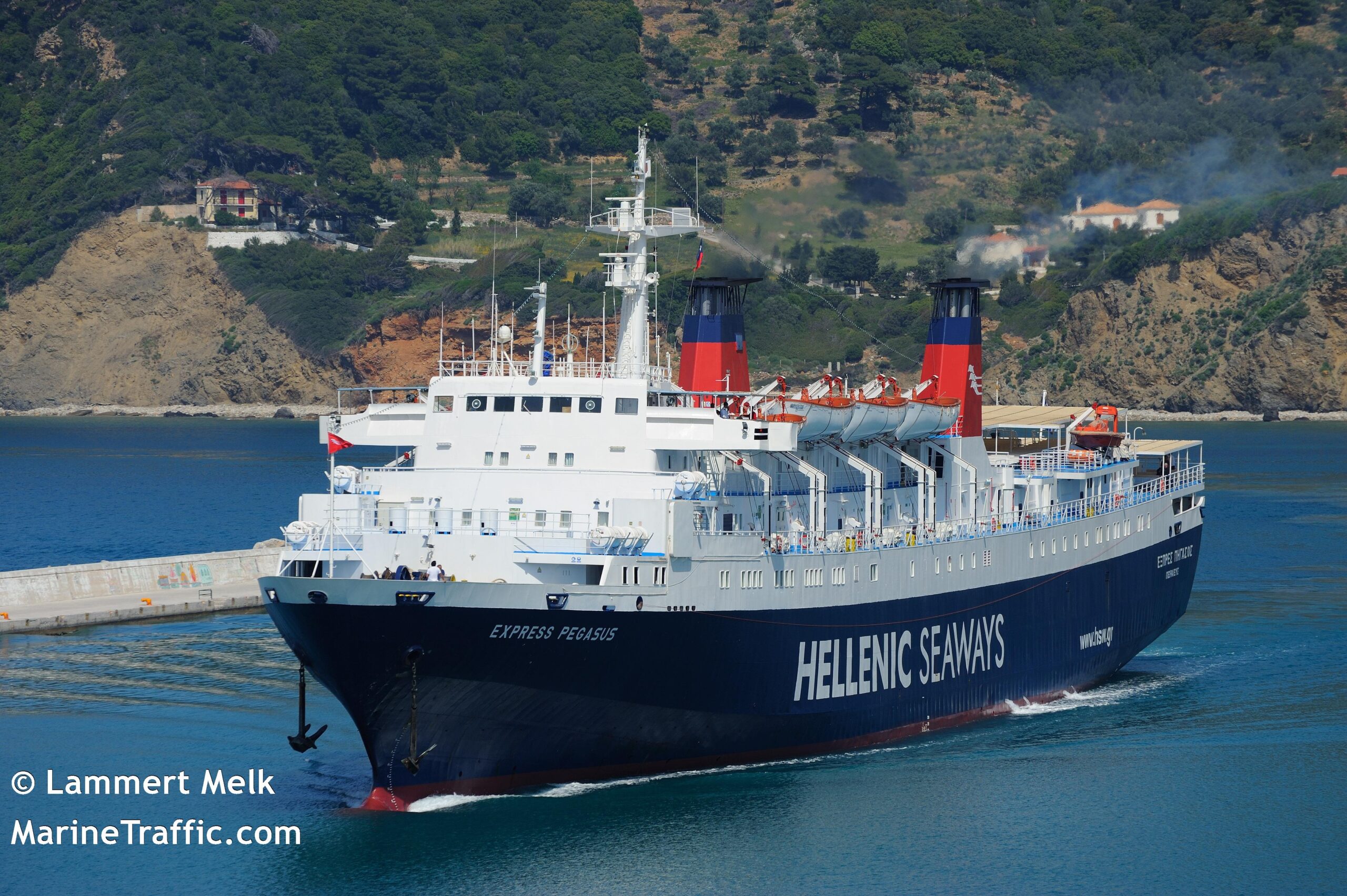 Hellenic Seaways vende la storica Express Pegasus per la demolizione