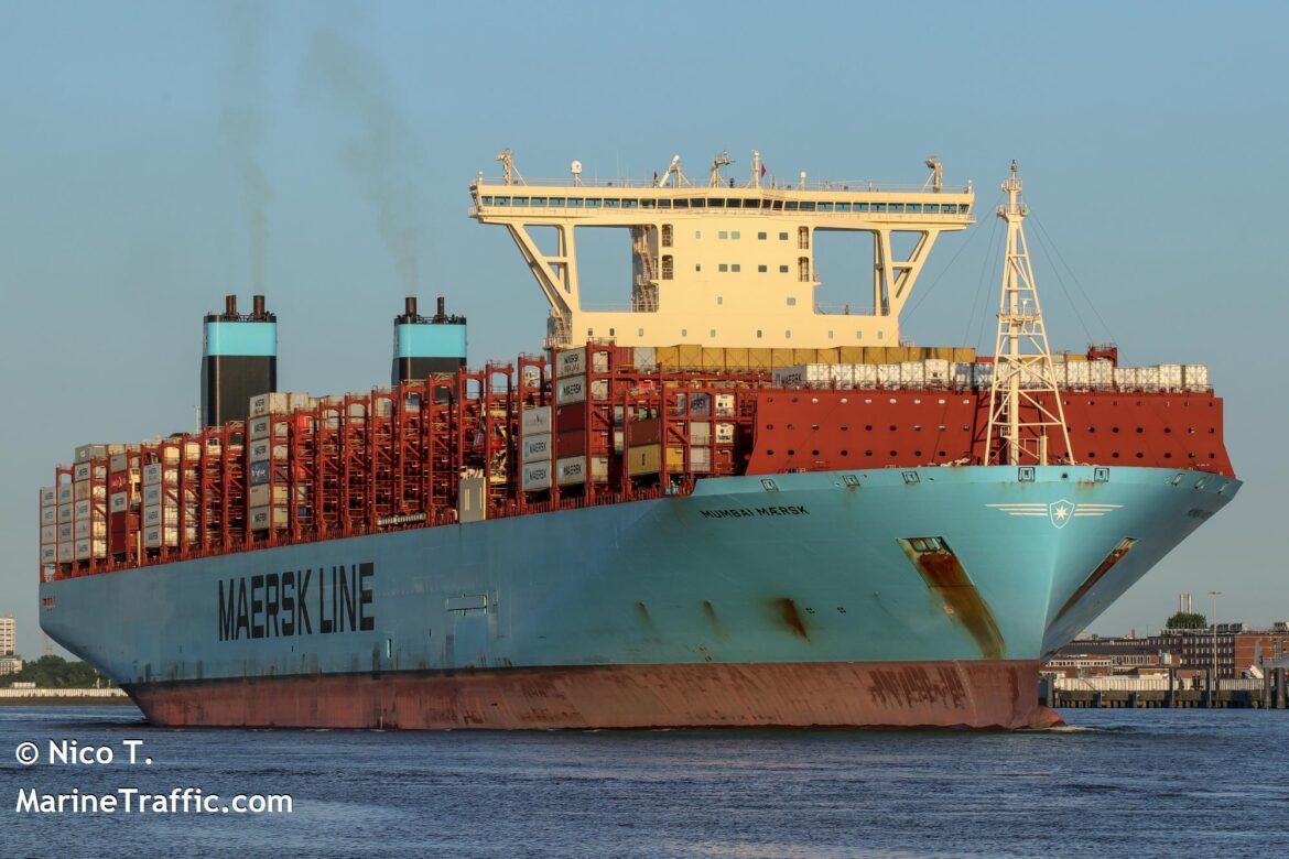 La portacontainer Mumbai Maersk si è arenata a largo dell’isola tedesca di Wangerooge