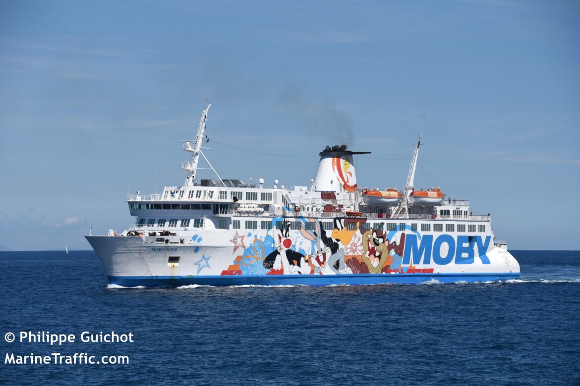 Moby Kiss va in avaria durante la partenza da Portoferraio