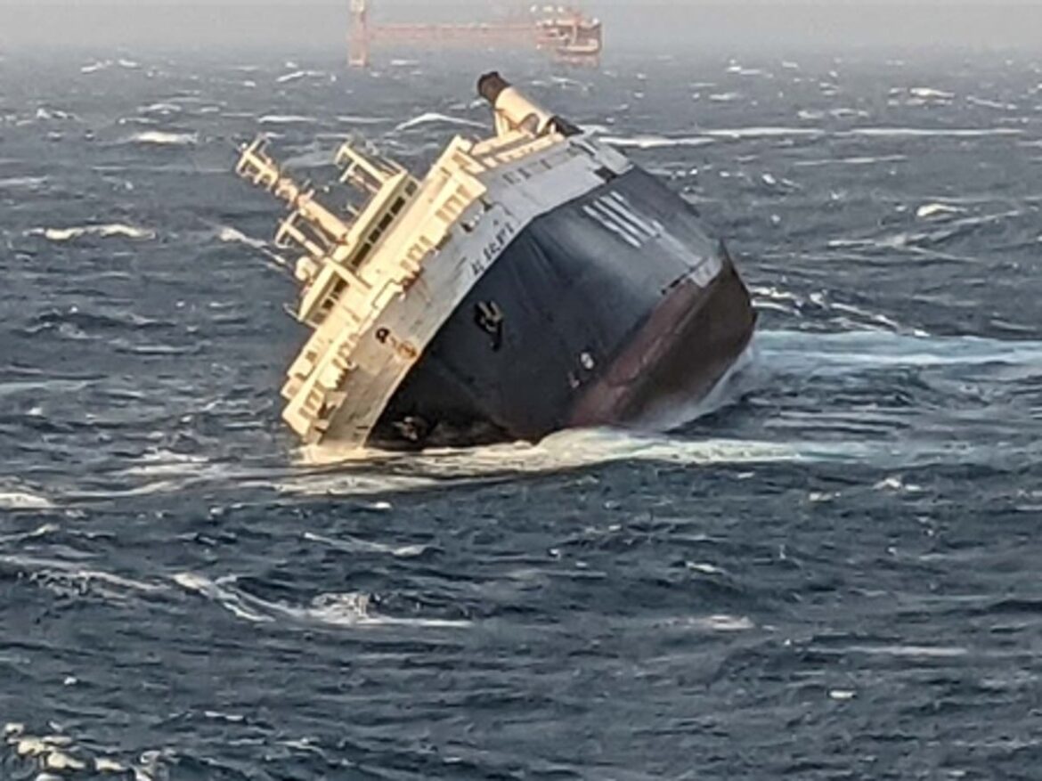 Il traghetto merci Al Salmy 6 affonda a largo delle coste iraniane