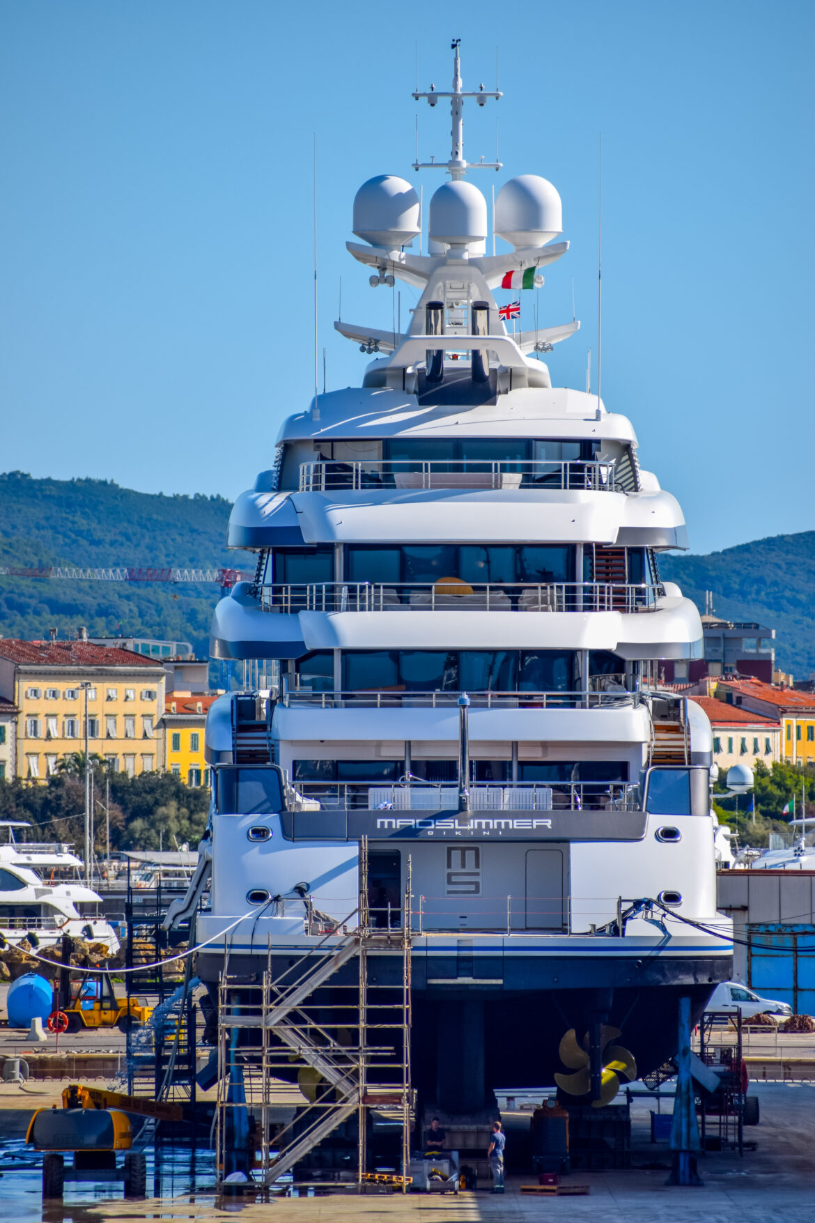 Il superyacht Madsummer si ferma a Livorno per lavori di manutenzione ordinaria