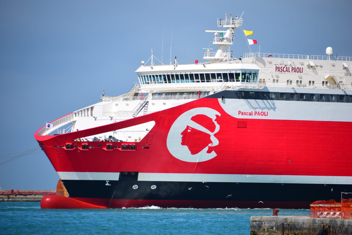 Pascal Paoli e Monte D’Oro fanno scalo nel porto di Livorno a causa dello sciopero nazionale in Francia