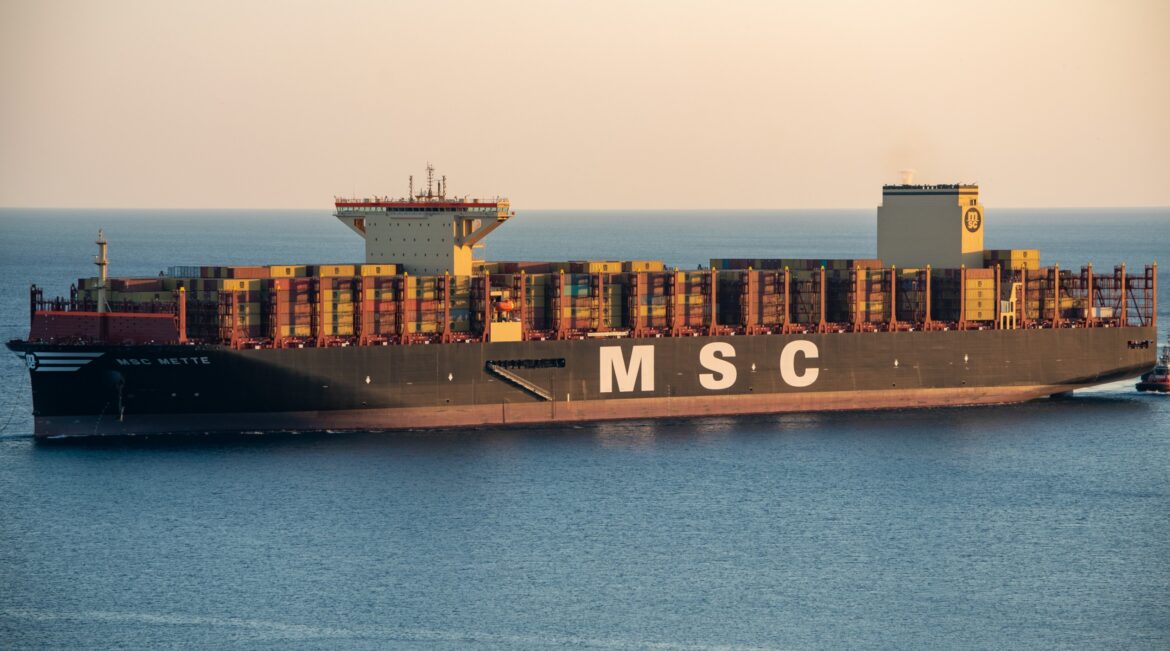 La nuova portacontainer MSC Mette scala per la prima volta nel porto di Genova (Terminal PSA)