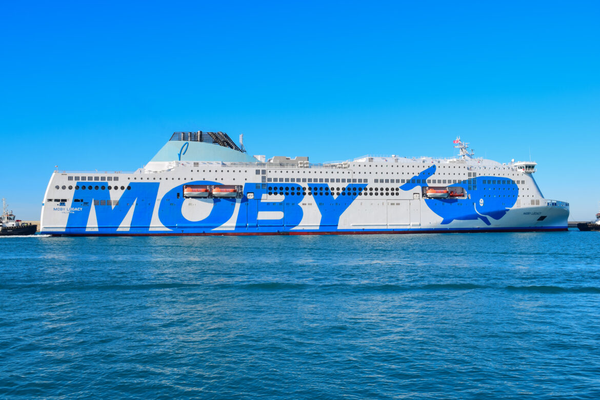 Il nuovo traghetto Moby Legacy è arrivato nel porto di Livorno proveniente dalla Cina